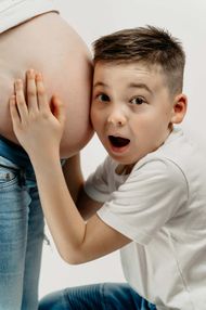 schwangerschaftsshooting kinder mit emotionen